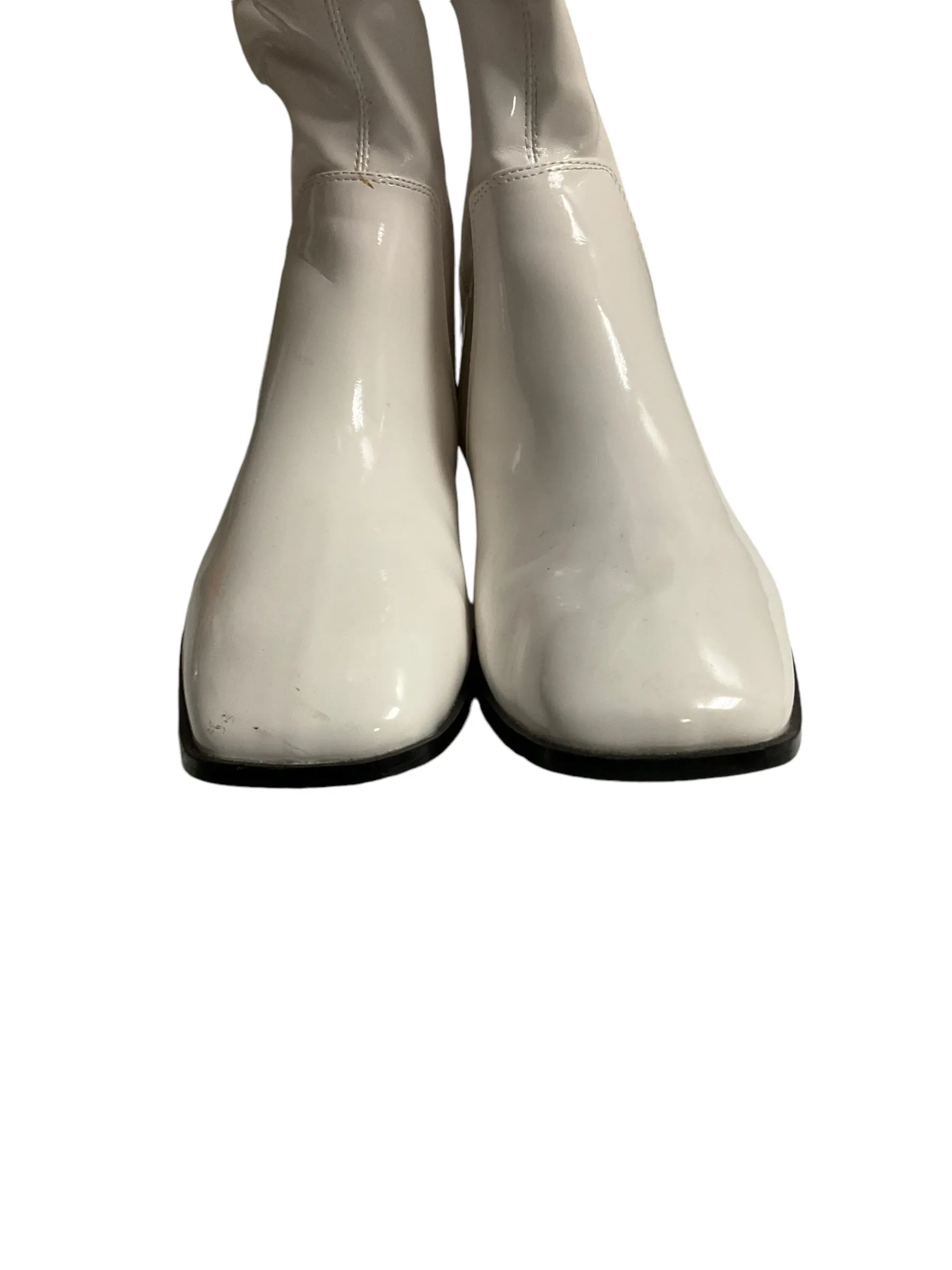 Boots Knee Flats By Gen Shue In White, Size: 9